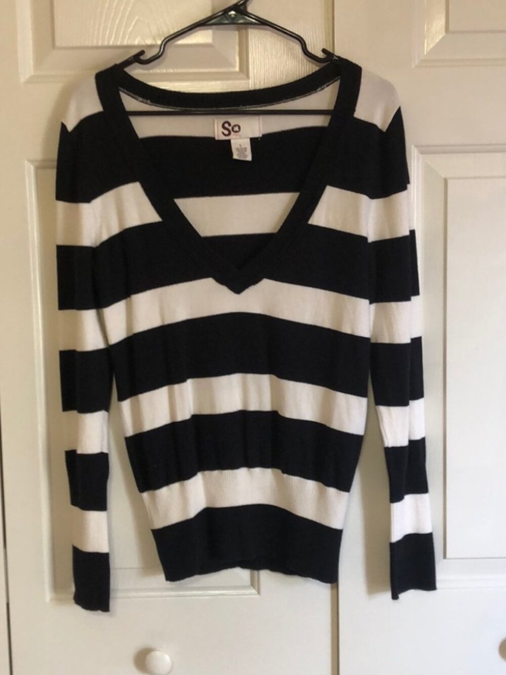 SO Black & White Stripe V-Neck Sweater Size L Long Sleeve